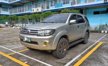 White Toyota Fortuner 2011 for sale in Quezon City