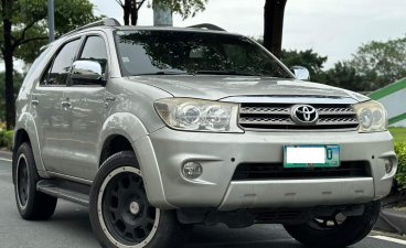 2010 Toyota Fortuner  2.7 G Gas A/T in Makati, Metro Manila