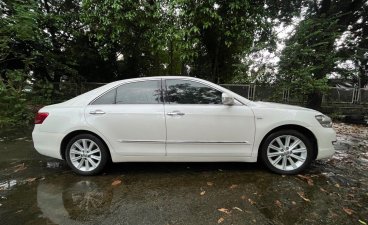 Selling White Toyota Camry 2007 in Makati