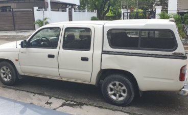 White Toyota Hilux 2003 for sale in Makati