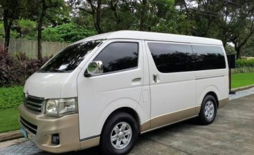 Selling White Toyota Hiace Super Grandia 2012 in Pasay