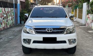 Selling White Toyota Fortuner 2006 in Bacoor