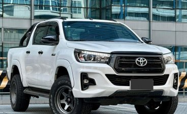 Selling White Toyota Hilux 2019 in Makati