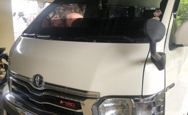 Selling White Toyota Hiace Super Grandia 2010 in Cainta