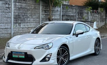 Sell White 2013 Toyota 86 in Quezon City