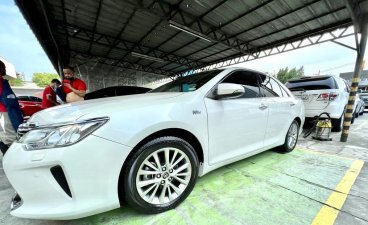 Pearl White Toyota Camry 2017 for sale in Pasig