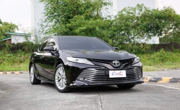 Selling White Toyota Camry 2019 in Quezon City