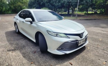 Sell White 2019 Toyota Camry in Pasay