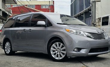 Sell White 2011 Toyota Sienna in Quezon City