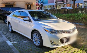 Sell White 2014 Toyota Avalon in Manila