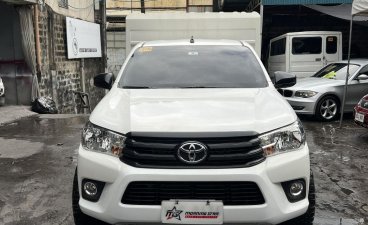 White Toyota Hilux 2016 for sale in Manual