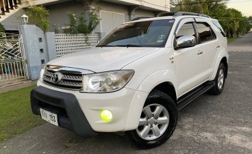 Selling White Toyota Fortuner 2011 in Las Piñas