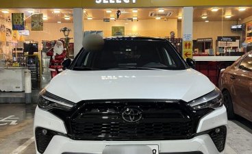 Selling White Toyota Corolla Cross 2023 in Manila