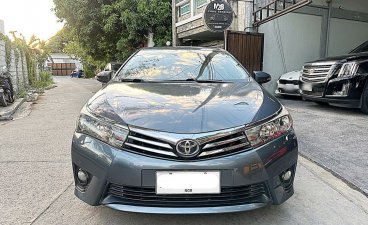 Selling White Toyota Altis 2015 in Bacoor