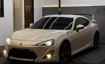 2014 Toyota 86 2.0 White Pearl AT in Manila, Metro Manila