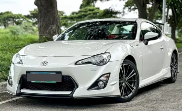 2014 Toyota 86 2.0 White Pearl AT in Manila, Metro Manila