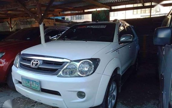 SELLING TOYOTA Fortuner white 2006-4