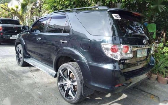 Toyota Fortuner V 4x4 2012mdl automatic diesel-1