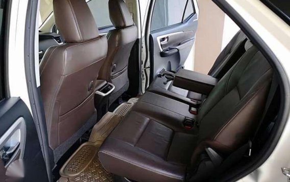 2017 Toyota Fortuner V 4x2 AT FOR SALE-7