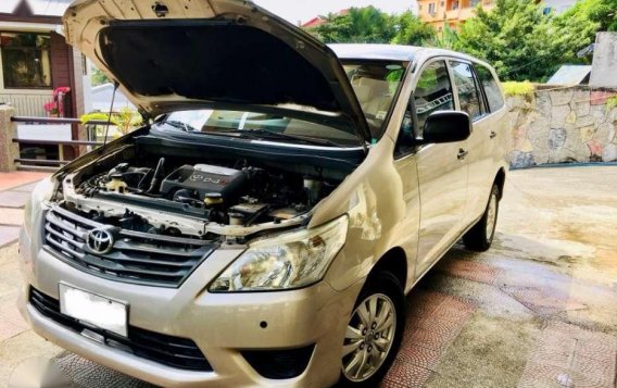 Toyota Innova 2012 25E FOR SALE-2