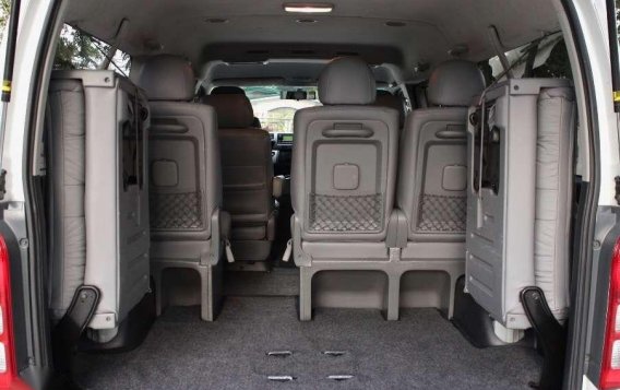 2011 Toyota Hiace Super Grandia Leather-11