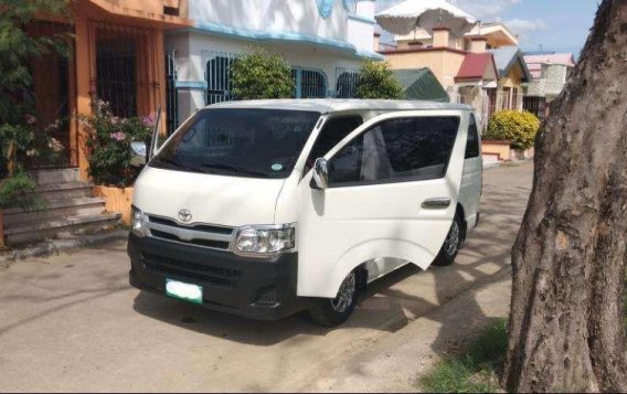 Toyota HIACE Commuter 2014 diesel Almost Brand new-10