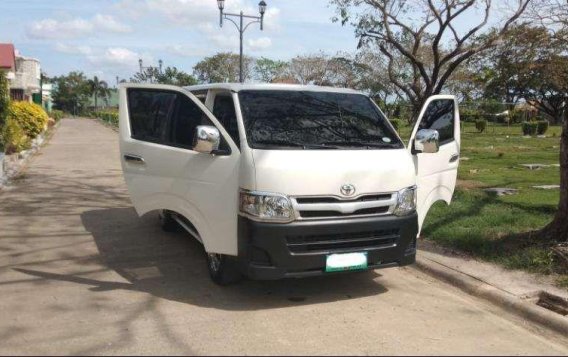 Toyota HIACE Commuter 2014 diesel Almost Brand new-8