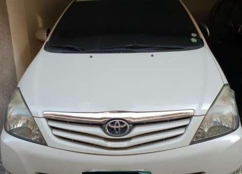 Toyota Innova G Diesel AT 2012 Pearl White