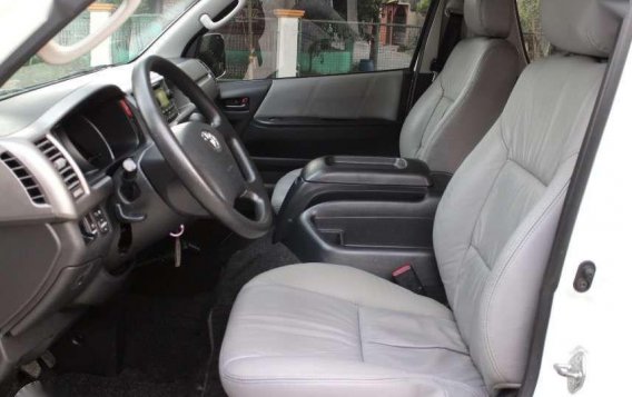 2011 Toyota Hiace Super Grandia Leather-8