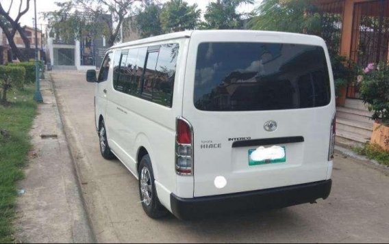 Toyota HIACE Commuter 2014 diesel Almost Brand new-3