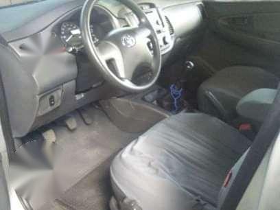 Toyota Innova E 2013 All in Good condition-5