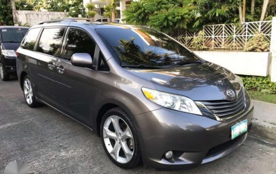 Toyota Sienna 2011 for sale-3