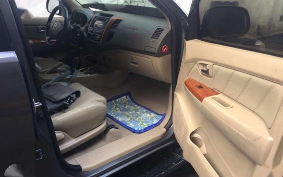Toyota Fortuner 2009 AT FOR SALE-4