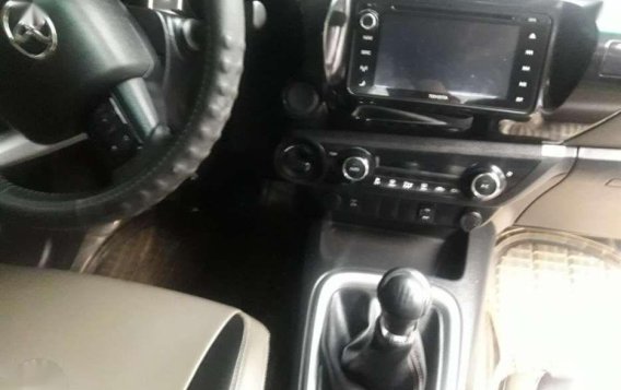 Toyota Hilux G 4x4 mdl 2016 Good as brand new-3