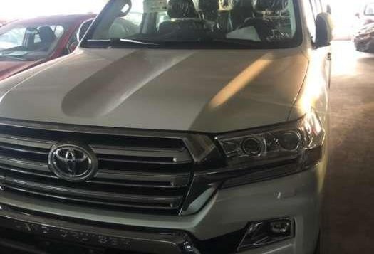 Toyota Land Cruiser 200 full option 2019 Available units