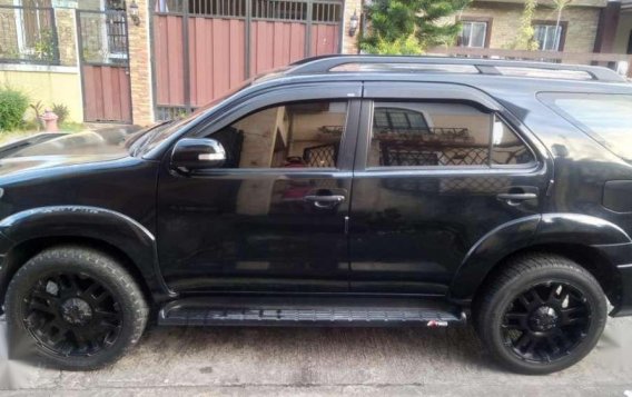 FOR SALE!!! A black Toyota Fortuner 2011-4