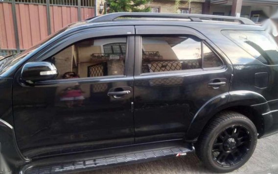 FOR SALE!!! A black Toyota Fortuner 2011-5