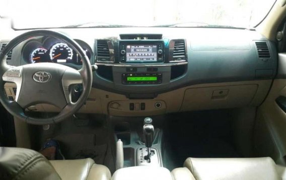 Suv for sale Toyota Fortuner v 2013 4×4 diesel automatic 3.0-2