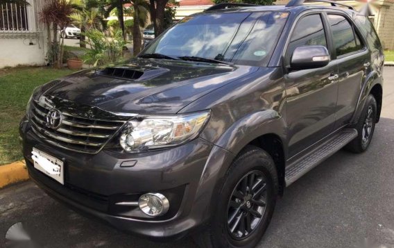 2015 Toyota Fortuner V Automatic Diesel Black Edition-3