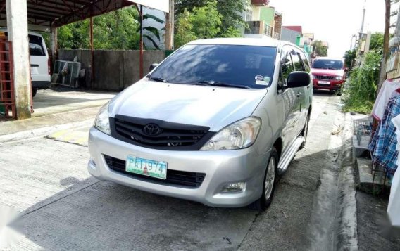 Selling Toyota Innova J 2010 model