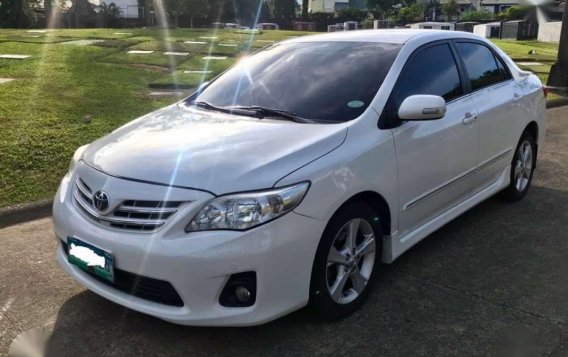 2013 Toyota Altis 1.6 V ( top of the line ) Pearl White RUSH!!-2