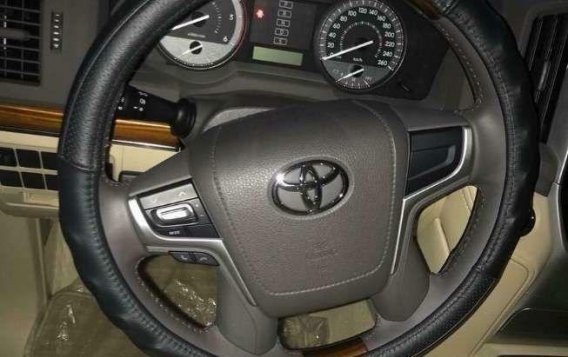 Toyota Land Cruiser LC200 VX DUBAI V8 AT 2017 -9