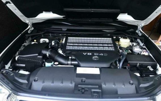Toyota Land Cruiser LC200 VX DUBAI V8 AT 2017 -5