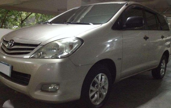 Toyota Innova E 2011 Matic Gas Matipid LowMaintenance-1