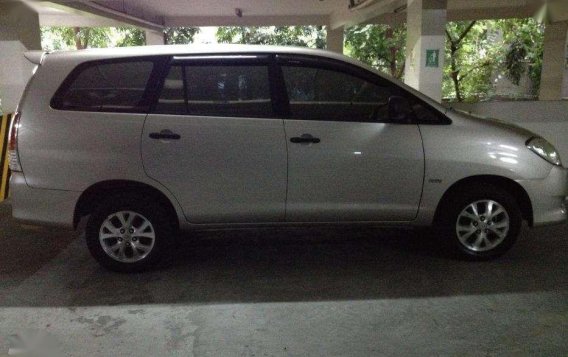 Toyota Innova E 2011 Matic Gas Matipid LowMaintenance-2