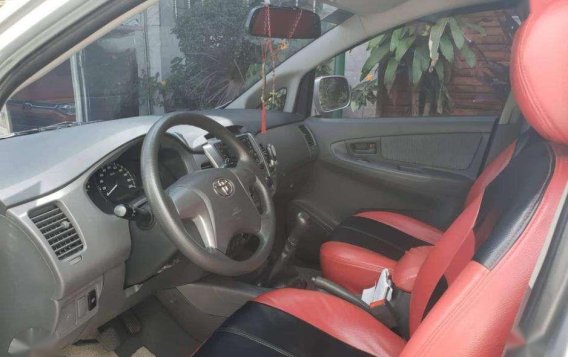 SELLING TOYOTA Innova 2012 E Variant-3