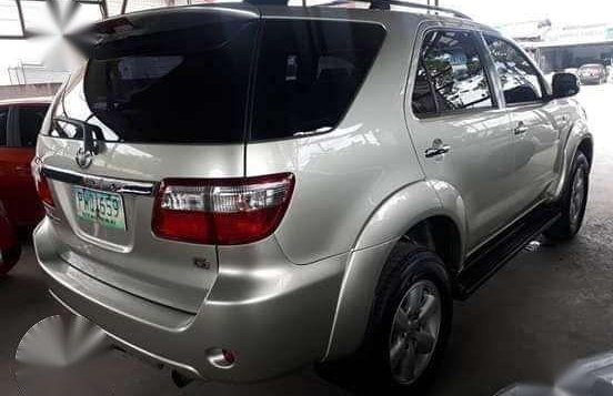 Selling Toyota Fortuner G 4x2 Diesel 2010-5