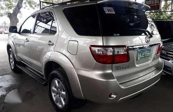 Selling Toyota Fortuner G 4x2 Diesel 2010-3