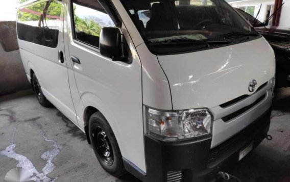 2017 Toyota Hiace 3.0 commuter diesel manual WHITE