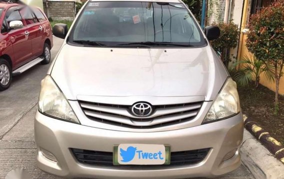 Toyota Innova E MT 2011 for sale-1